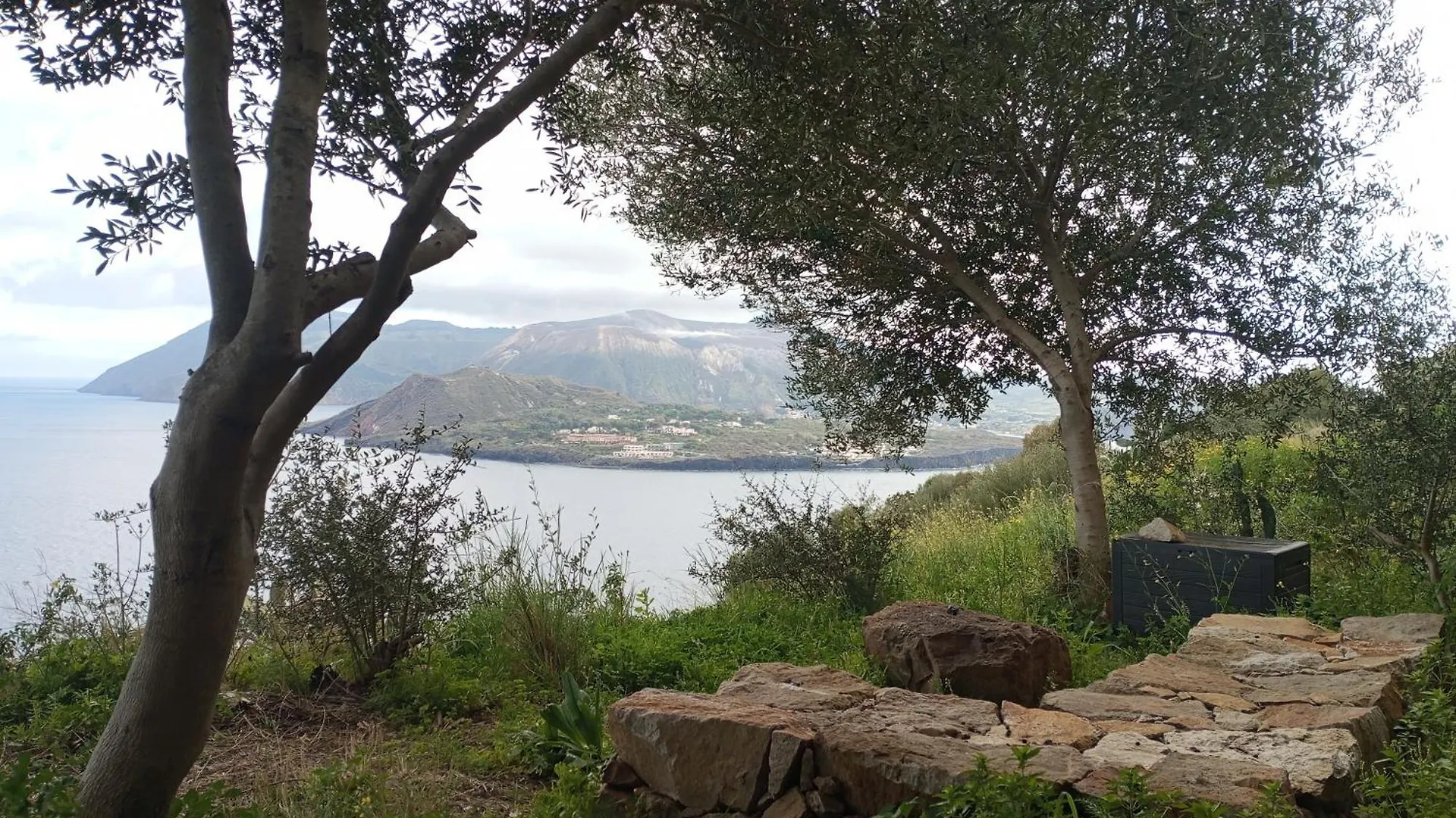 Villa La Casa del Mandorlo San Salvatore  0*, San Salvatore (Messina) Italia